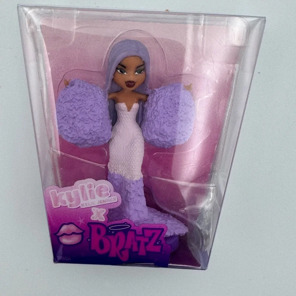 Kylie Jenner x Bratz‎ Mini Look #1 Met Gala Purple Dress + Norman Dog MGA